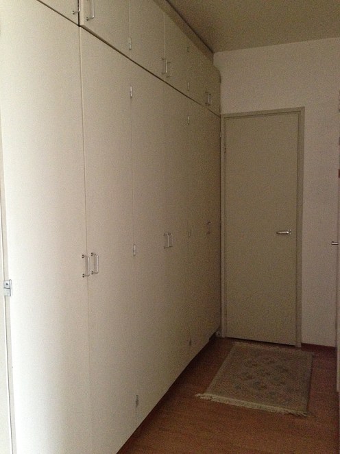 Runsaasti kaappitilaa.