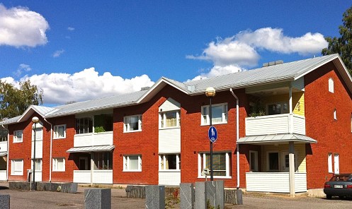 Pienkerrostalon toisen kerroksen yksiö