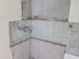 Tiskipöytä ja liesi purettu