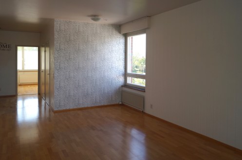 Ruokailutila olohuoneessa