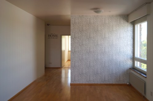 Olohuoneesta eteiseen